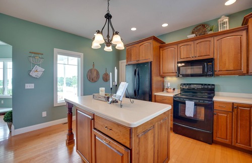Shipshewana Casa | Blue Birds Perch: Stunning Home on Private Hilltop
