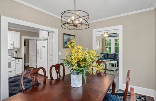 Lexington Casa | Blue Bungalow | 2BR 1BA | Lexington