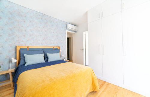 Misericordia Apartamento | Blue by the River 1 - elegant two-bedroom in Santos