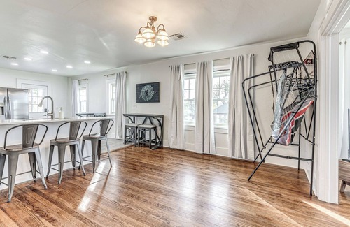 Central Oklahoma City Casa | Blue Canvas Cottage by the Paseo - 10 Guests