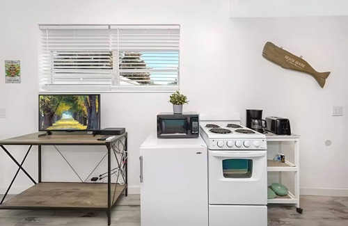South Lake Casa | Bright and modern studio just 5 minutes from Hollywood Beach