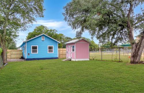 South Pensacola Casa | Blue Cottage, Close to Downtown & Bases!