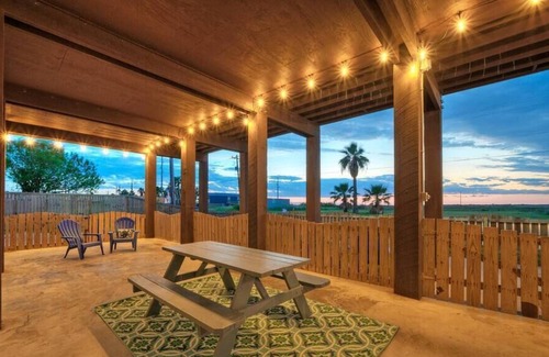 Leeward Sands Casa | Blue Crush-Near City Pool, Channel View