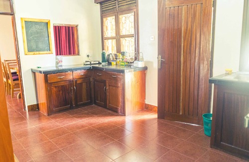 Jinja Casa | Blue Day-dream Villa in the heart of Jinja city