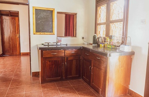 Jinja Casa | Blue Day-dream Villa in the heart of Jinja city