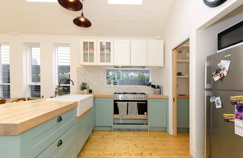 Footscray Casa | Blue Door - 3BR Unit in the heart of Footscray