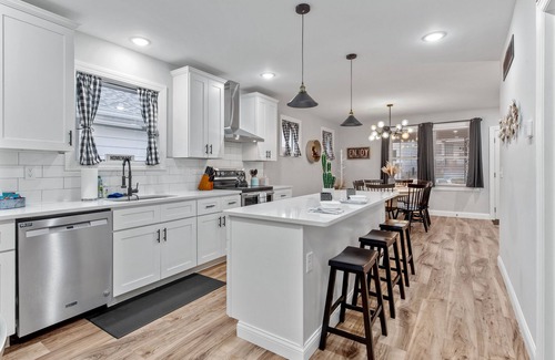 Tower Grove South Casa | Blue Door Bungalow | JZ Vacation Rentals