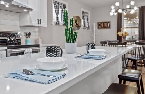 Tower Grove South Casa | Blue Door Bungalow | JZ Vacation Rentals
