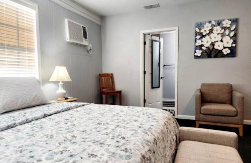 Lakeland Casa | blue door house grand studio
