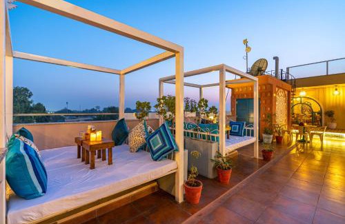 Bundi Casa | Blue Door