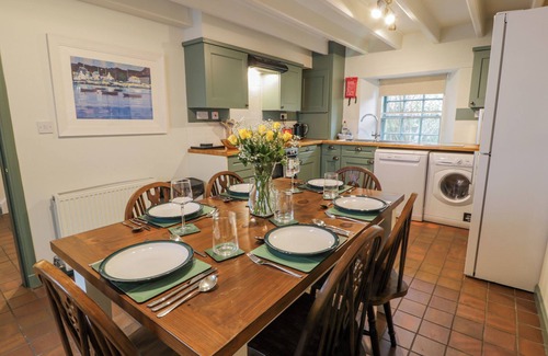Kirkcudbright Cabaña | BLUE DOOR - KIRKCUDBRIGHT, pet friendly in Kirkcudbright