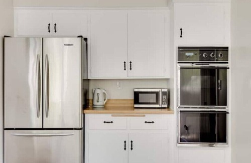 Valley Glen Casa | Blue Door Oasis -5 min to Universal & Hollywood