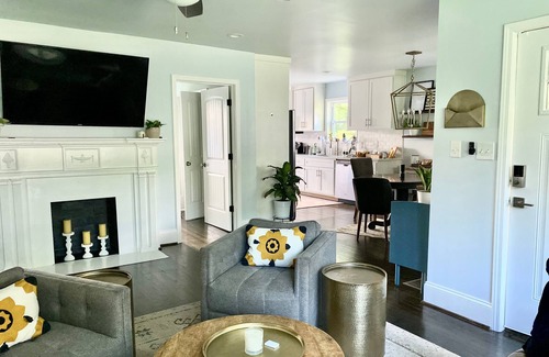 Forest Park Casa | Blue Door Walk to Avondale Dog-friendly w Yard