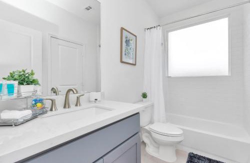Greater East End Casa | Blue Dream Houston-10mins-Downtown- MinuteMaidPark