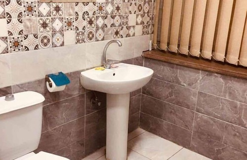 Al Duqqi Hotel | Blue Eyes Hotel