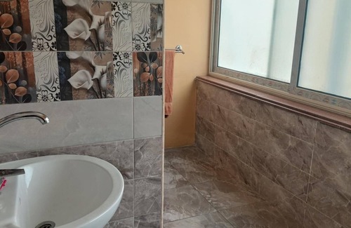 Al Duqqi Hotel | Blue Eyes Hotel