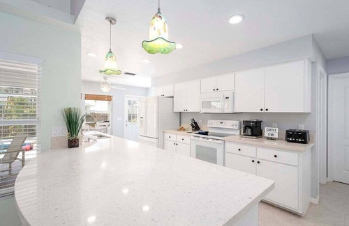 Pelican Casa | Blue Fish - Cozy vacation rental in Cape Coral