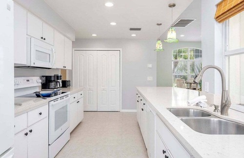 Pelican Casa | Blue Fish - Cozy vacation rental in Cape Coral