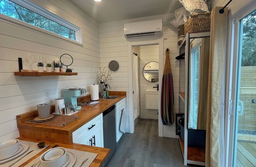 Gainesville Cabina | Blue Gator Container, 2 miles from UF!