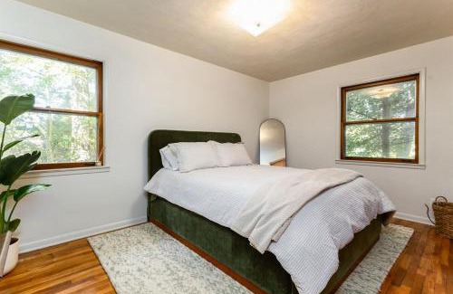 South Bend Casa | Blue & Gold Haven - 3B 2BA House Close to ND Stadium