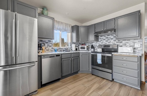 Coeur d'Alene Casa | Blue Grass Bungalow: Pet-Friendly CDA Retreat with Backyard & BBQ, Near Hiking, Dining & Downtown!