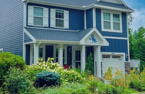 South Haven Casa | Blue Grasshopper – Spacious Luxury Retreat with Two Primary Suites
