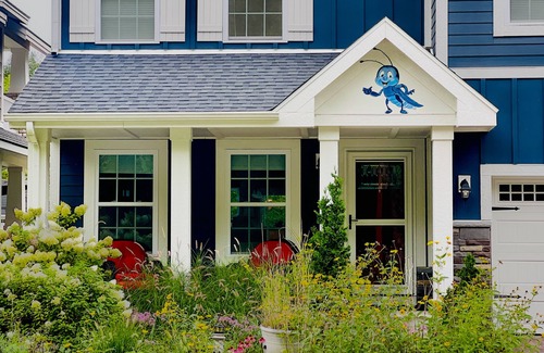 South Haven Casa | Blue Grasshopper – Spacious Luxury Retreat with Two Primary Suites