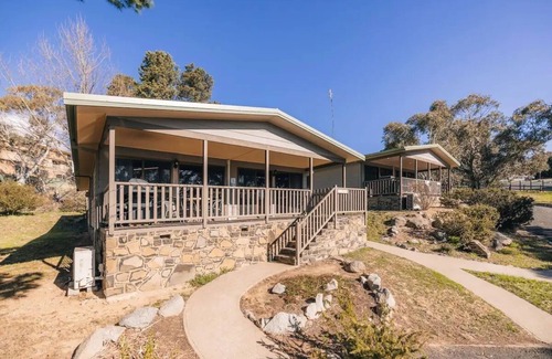 Jindabyne Cabina | Blue Gum Cottage - Spacious 3BR + Lakeside Views 5 mins to main shopping area