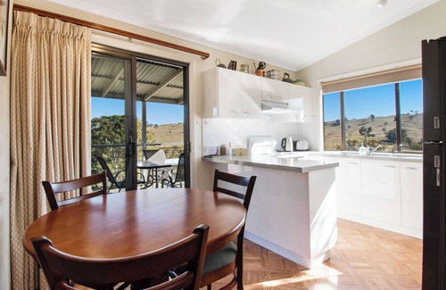 Little River Cabaña | Blue Gum Pet Friendly Cottage Tumut
