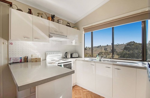 Little River Cabaña | Blue Gum Pet Friendly Cottage Tumut