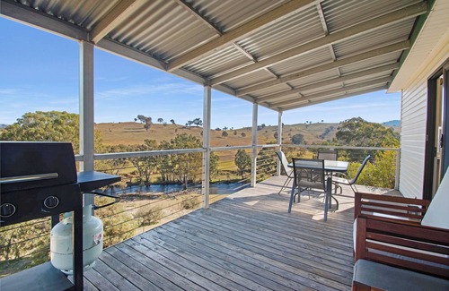 Little River Cabaña | Blue Gum Pet Friendly Cottage Tumut