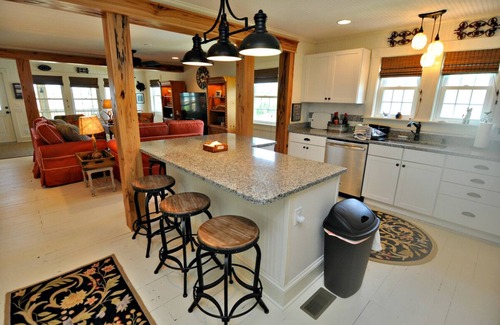 Ocracoke Casa | Este histórico inmueble Silver Lake ofrece la experiencia de vacaciones excepcional. Piscina y muelle.