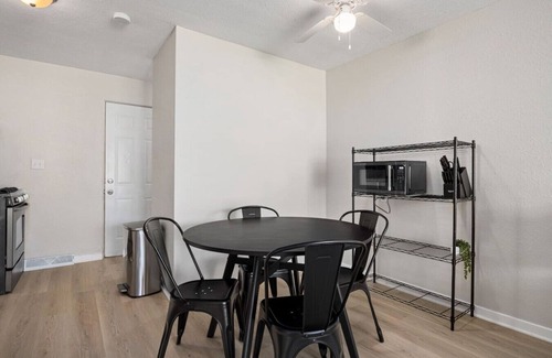Peoria Heights Casa | Blue Haven at Hines | Stylish 2BD Stay | Peoria Heights