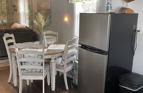 Del Haven Cabaña | Blue Haven Cottage, walking distance to the beaches along the Bay. Pet Friendly