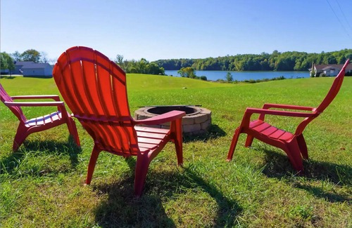 Livingston Casa | Blue Heron Cottage Cute Lake Front + Kayaks + Stars + Boat Launch & Slip