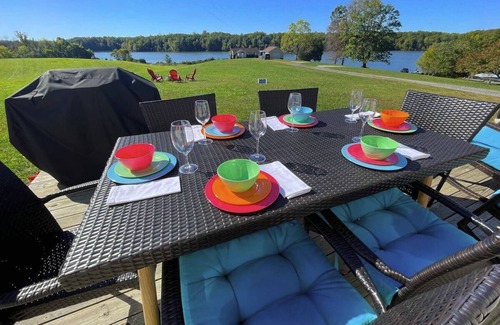 Livingston Casa | Blue Heron Cottage Cute Lake Front + Kayaks + Stars + Boat Launch & Slip