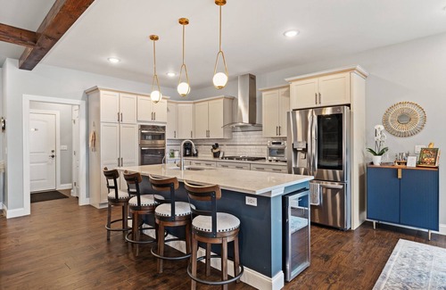 Lansing Casa | Blue Heron Hideaway: A Premium Lakefront Retreat
