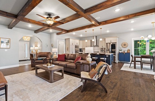 Lansing Casa | Blue Heron Hideaway: A Premium Lakefront Retreat