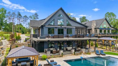 Lake Norman of Catawba Casa | Blue Heron by AvantStay Lakefront Dock Pool Theater Sleeps 22
