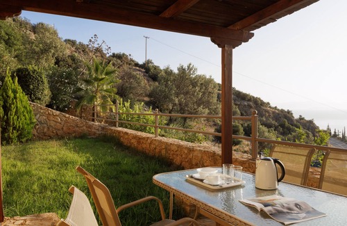 Astros Apartamento | Blue Horizon -Emerald Sea View Suite