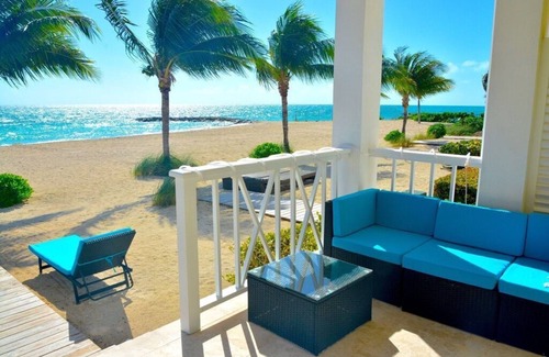 Nassau Casa | Blue Horizon Villa - Beachfront Villa, Gated Community