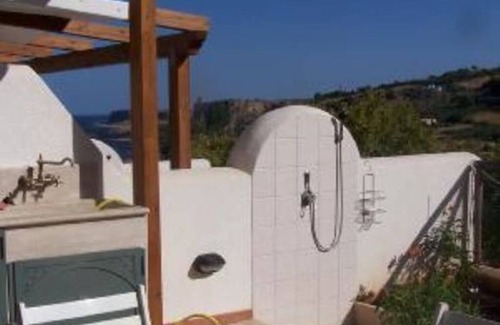 Macari Villa | distancia de la casa azul
