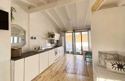 Provencals del Poblenou Casa | Blue House. Casa con piscina privada. Junto a la playa