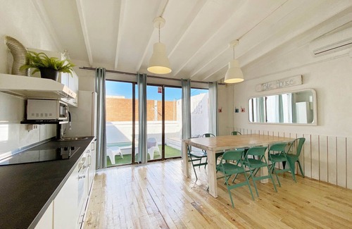 Provencals del Poblenou Casa | Blue House. Casa con piscina privada. Junto a la playa