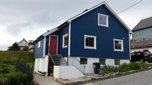 Mehamn Apartamento | Blue House II at the end of the World