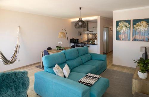 Praia de Santa Cruz Apartamento | Blue House in Santa Cruz with Sea View