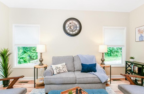 West Side Historic District Casa | Blue House on Blythe
