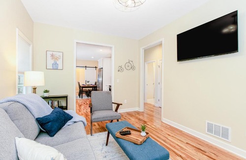 West Side Historic District Casa | Blue House on Blythe