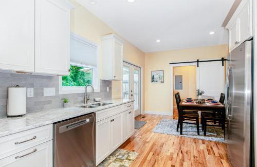 West Side Historic District Casa | Blue House on Blythe