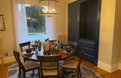 Maryville Casa | Blue House on Main - Pet Friendly